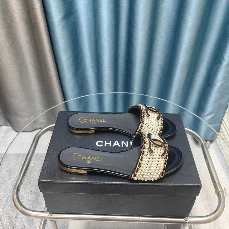 Classic Chxnxl Slippers 122429