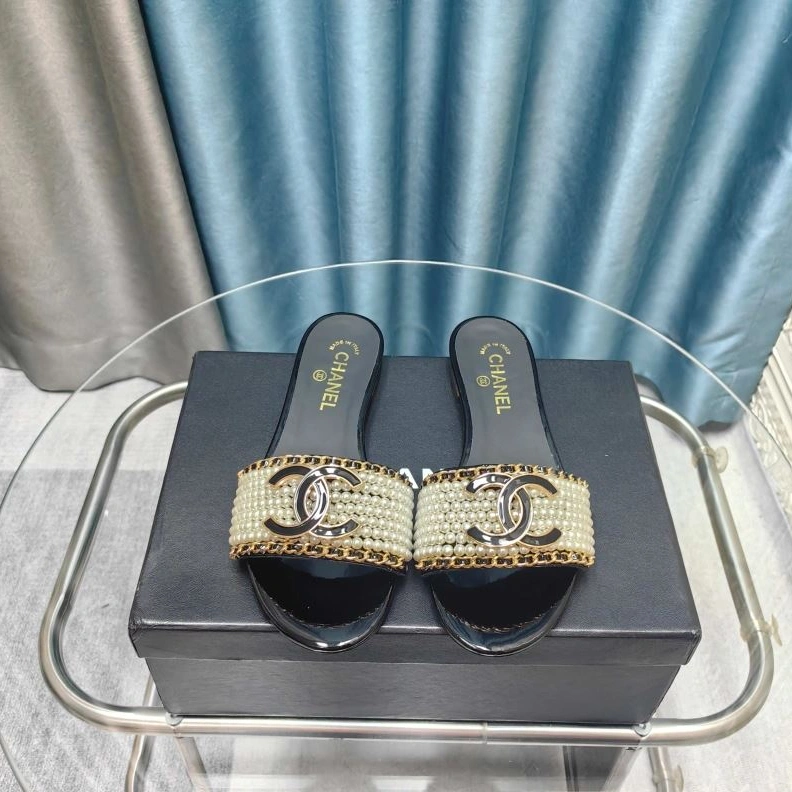 Classic Chxnxl Slippers 122429