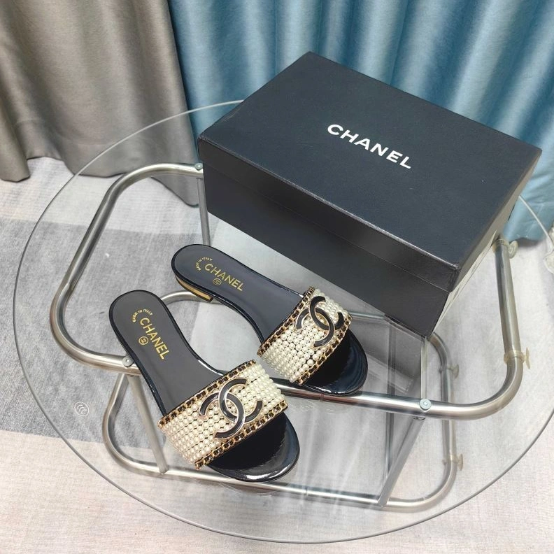 Classic Chxnxl Slippers 122429