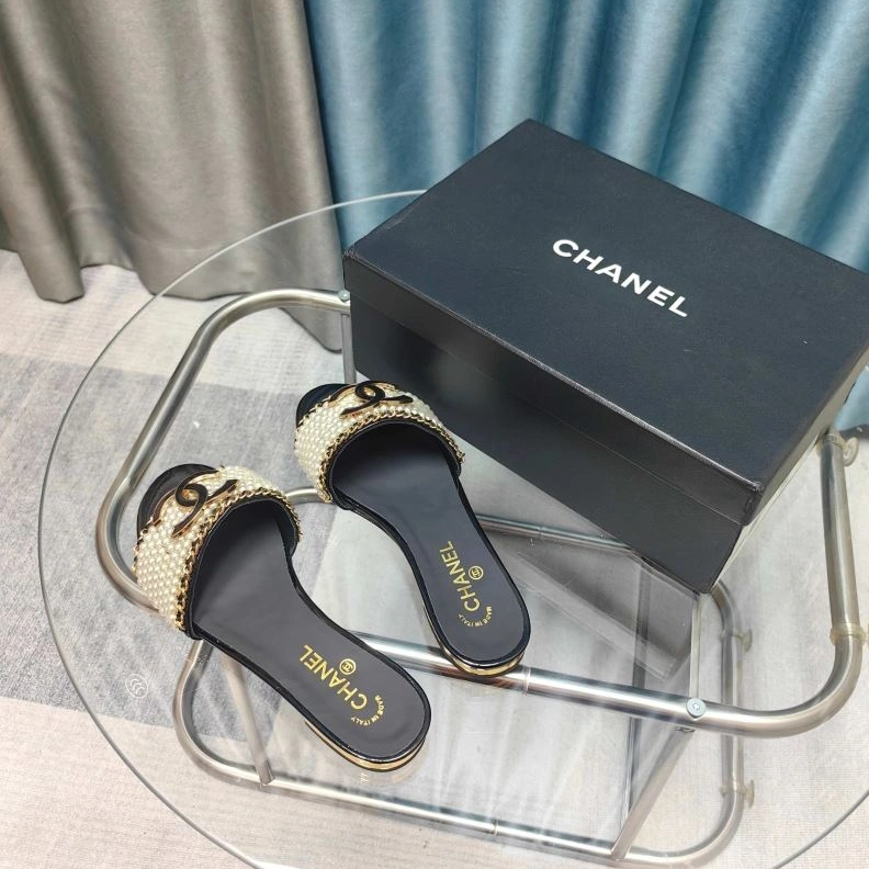 Classic Chxnxl Slippers 122429