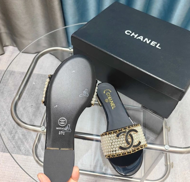 Classic Chxnxl Slippers 122429