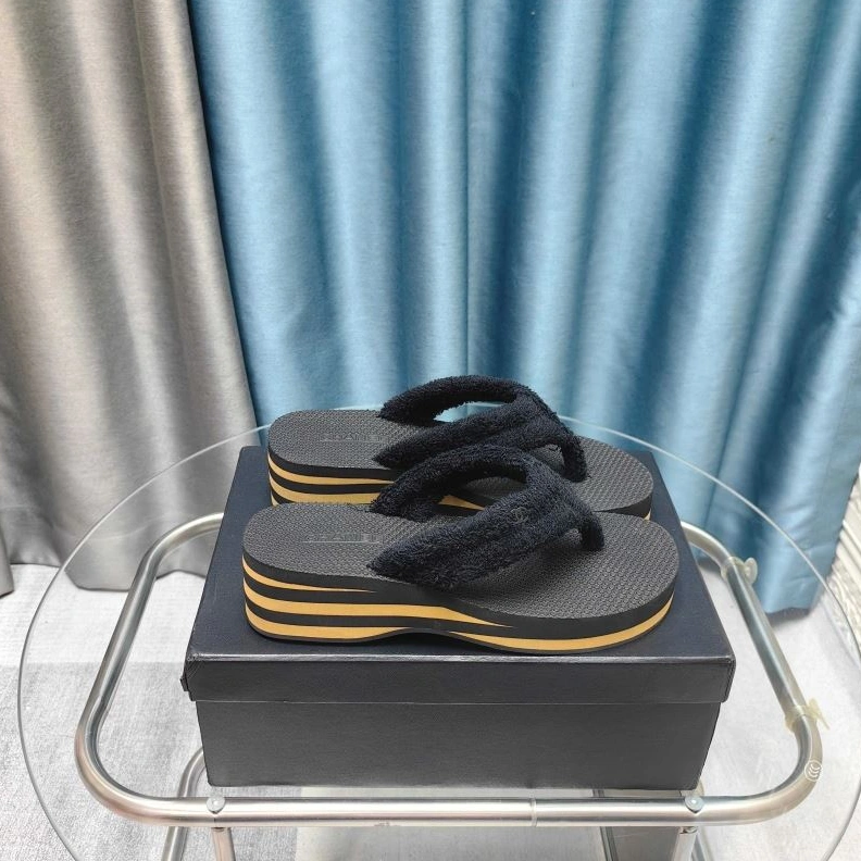 UrbanStyle Chxnxl Slippers 122421