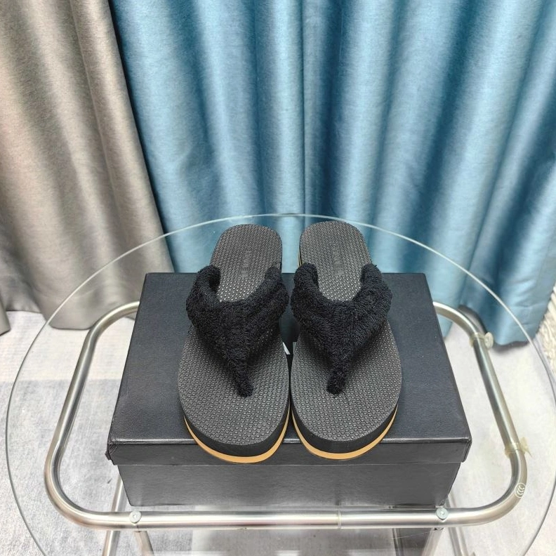 UrbanStyle Chxnxl Slippers 122421