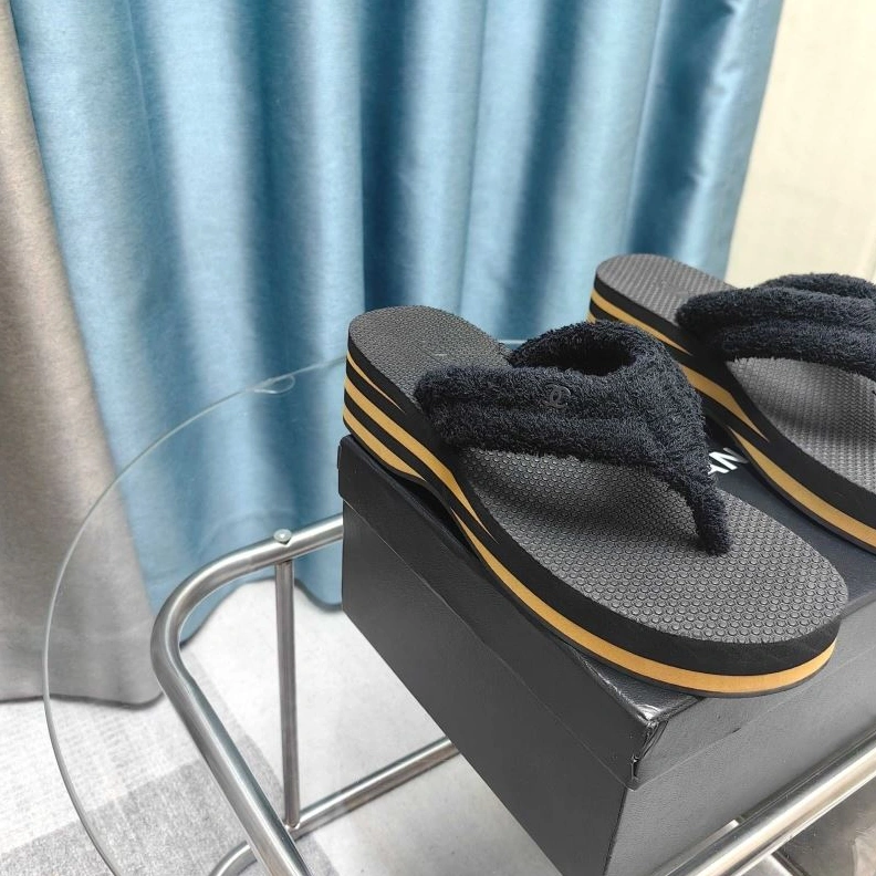 UrbanStyle Chxnxl Slippers 122421