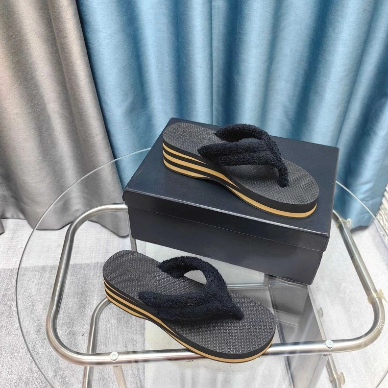 UrbanStyle Chxnxl Slippers 122421