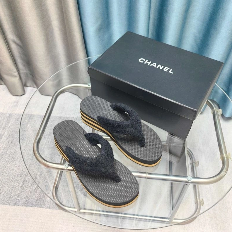 UrbanStyle Chxnxl Slippers 122421