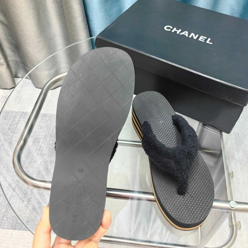 UrbanStyle Chxnxl Slippers 122421