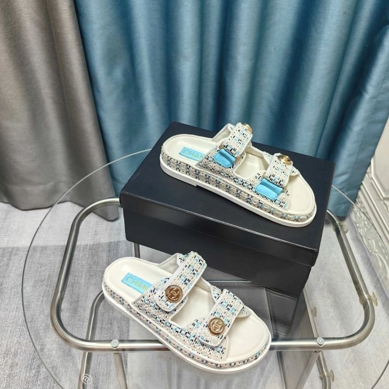 Trendy Chxnxl Slippers 122417