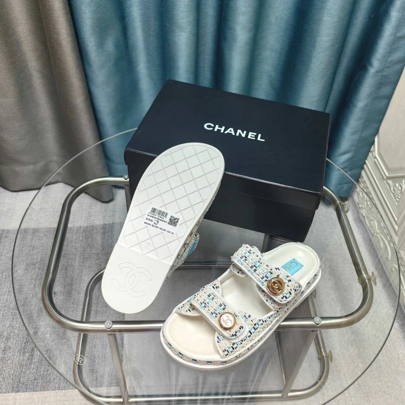 Trendy Chxnxl Slippers 122417