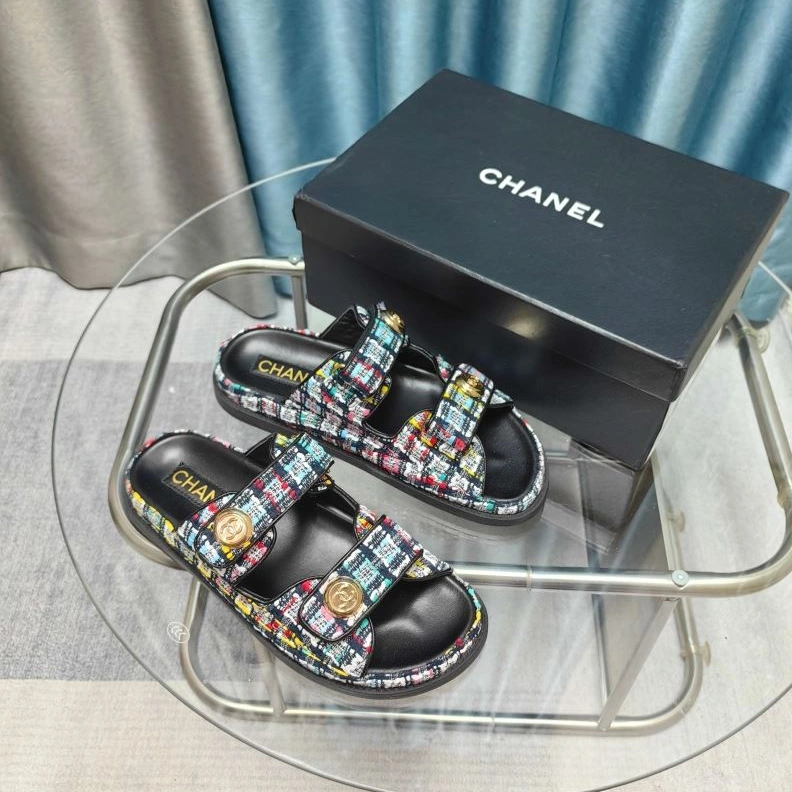 EyeCatching Chxnxl Slippers 122416