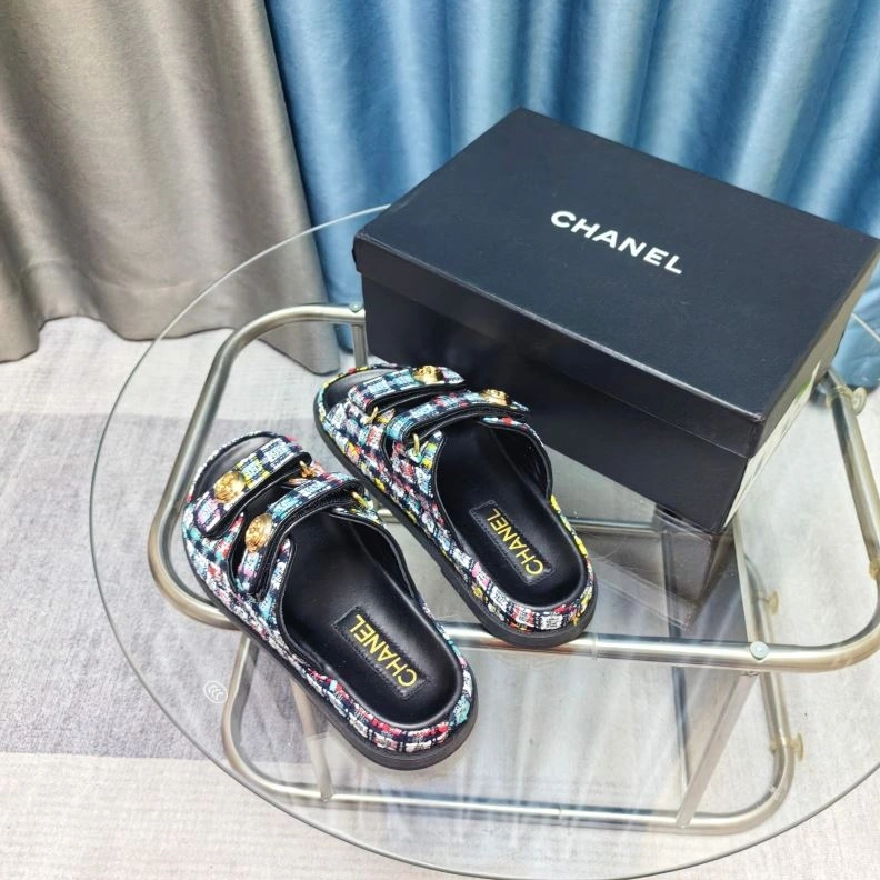 EyeCatching Chxnxl Slippers 122416