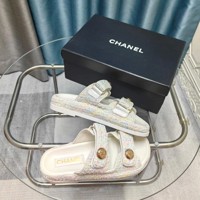 Trendsetting Chxnxl Slippers 122404