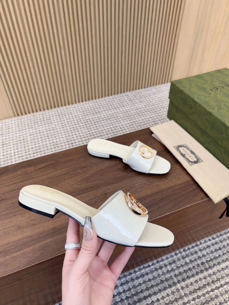 EyeCatching Gxccx Slippers 157850