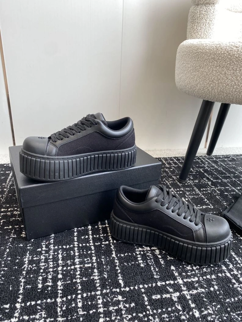 Versatile Othxr Sneakers 213060