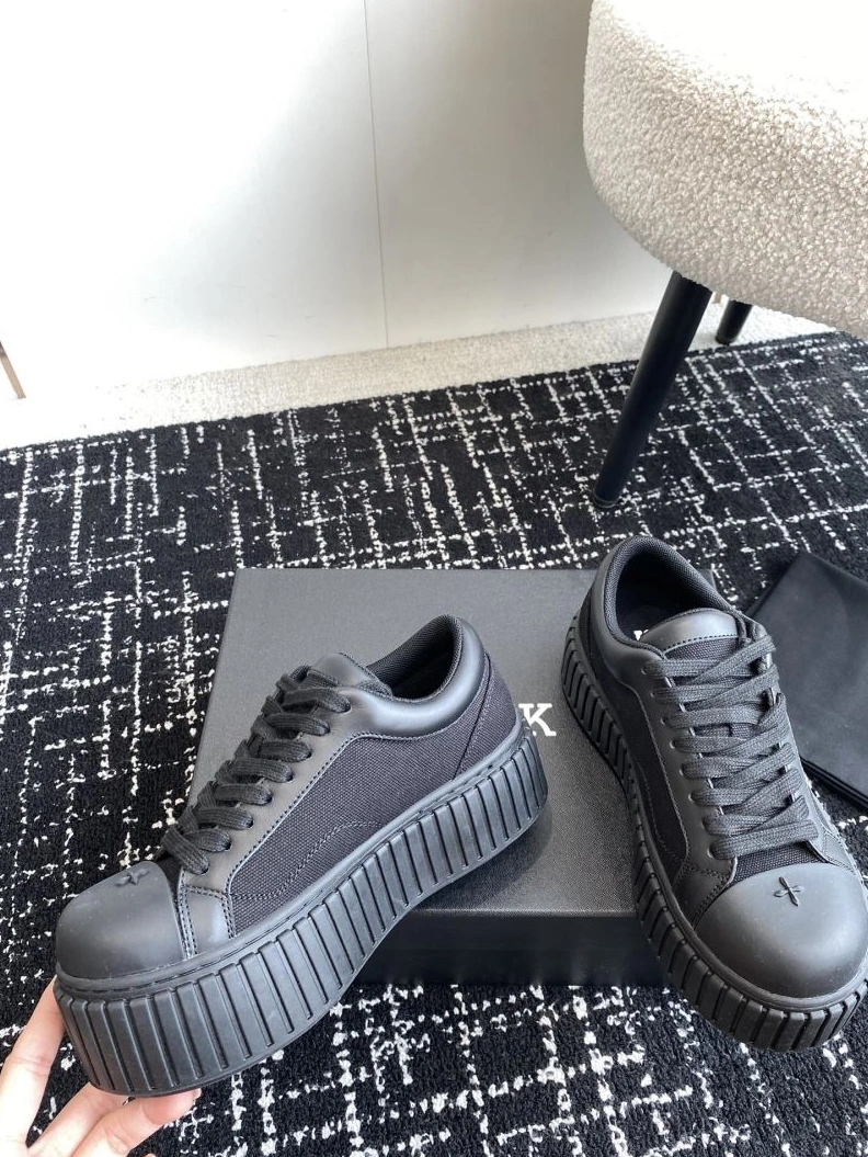 Versatile Othxr Sneakers 213060