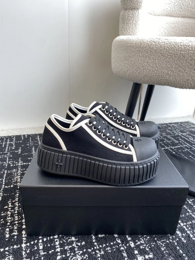 Lightweight Othxr Sneakers 213059