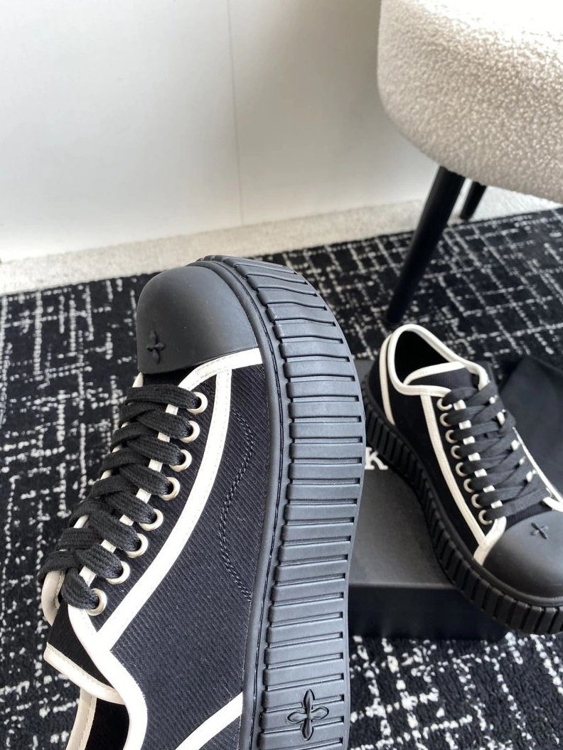Lightweight Othxr Sneakers 213059