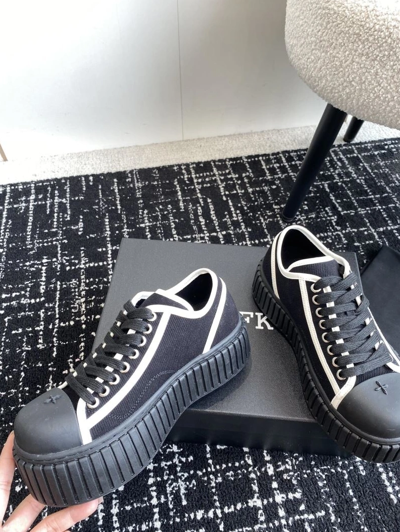 Lightweight Othxr Sneakers 213059
