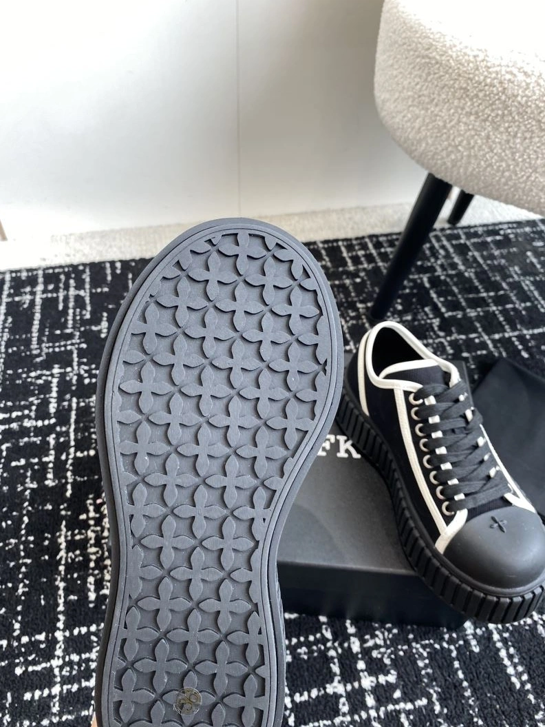 Lightweight Othxr Sneakers 213059