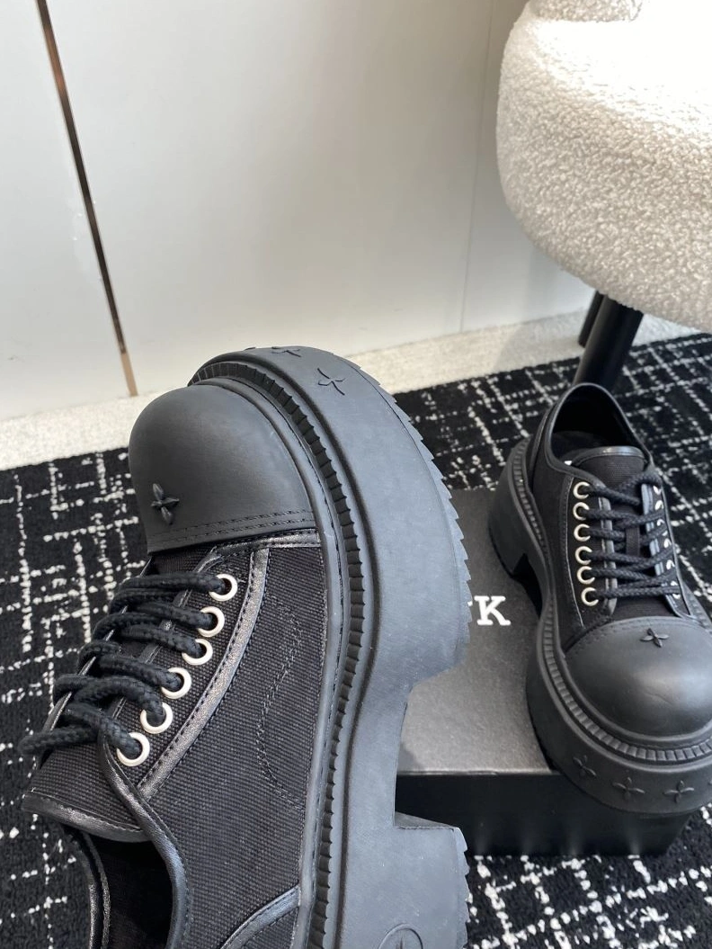 AllSeason Othxr Sneakers 213052