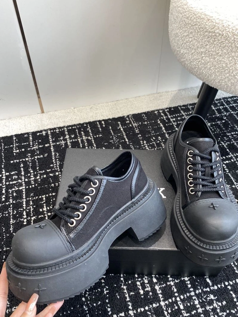 AllSeason Othxr Sneakers 213052
