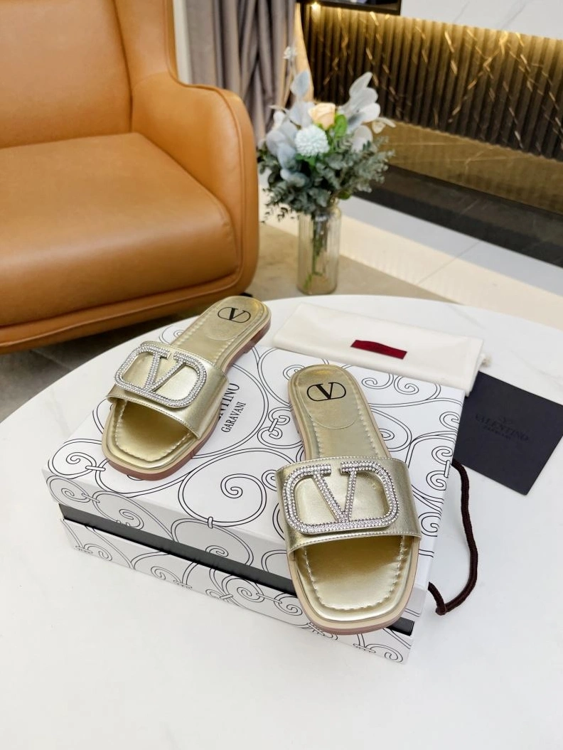 Fashionable Vxlxntino Slippers 230006