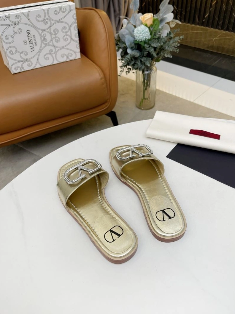 Fashionable Vxlxntino Slippers 230006