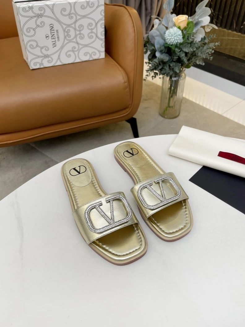 Fashionable Vxlxntino Slippers 230006