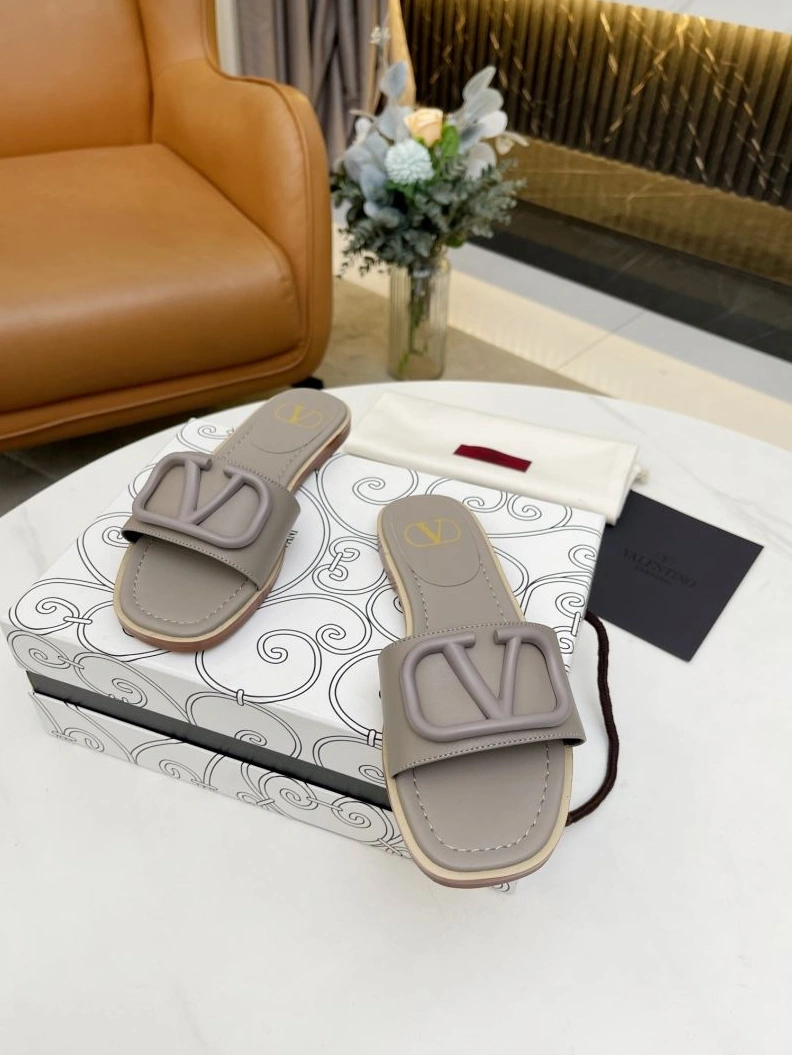 EasyMatch Vxlxntino Slippers 229999