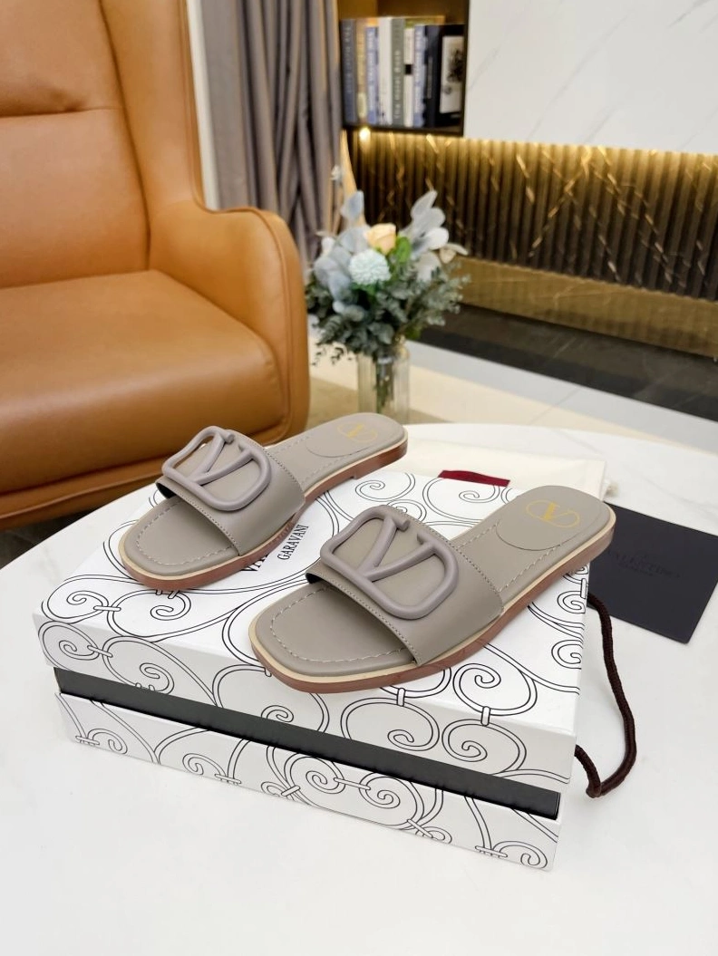 EasyMatch Vxlxntino Slippers 229999