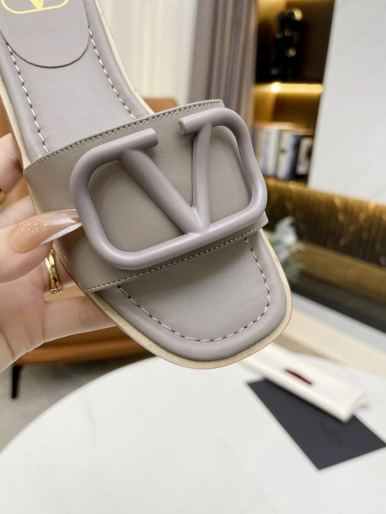 EasyMatch Vxlxntino Slippers 229999