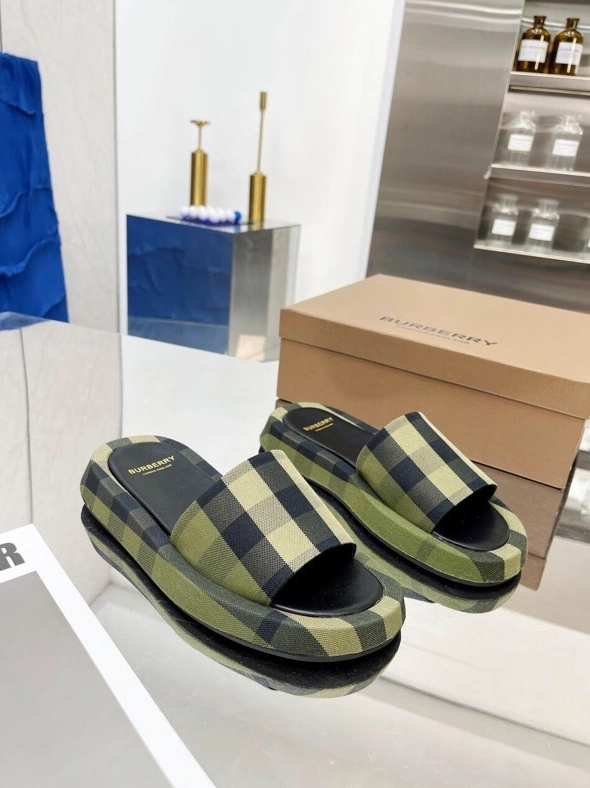 Resilient Bxrbxrry Slippers 114945