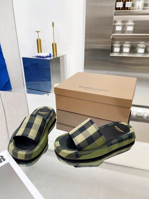 Resilient Bxrbxrry Slippers 114945