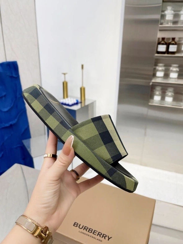 Resilient Bxrbxrry Slippers 114945