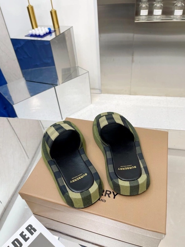 Resilient Bxrbxrry Slippers 114945