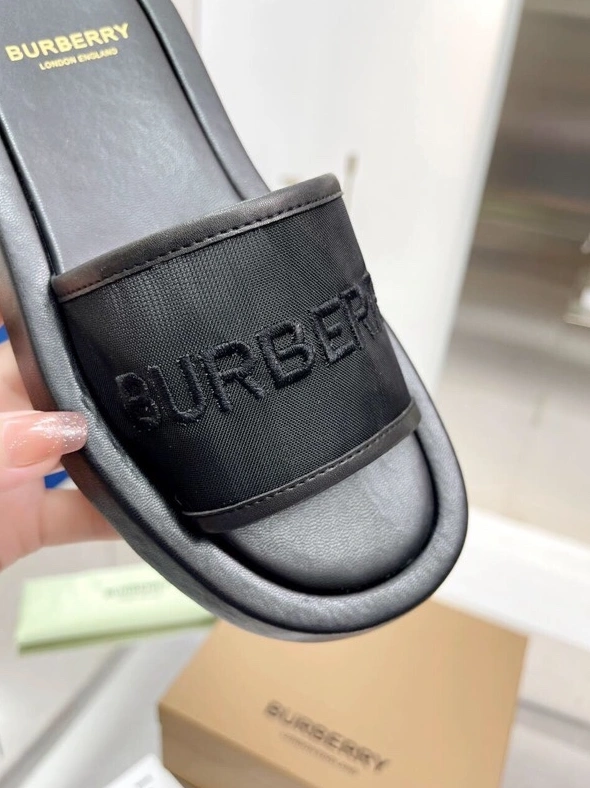 Modern Bxrbxrry Slippers 114944