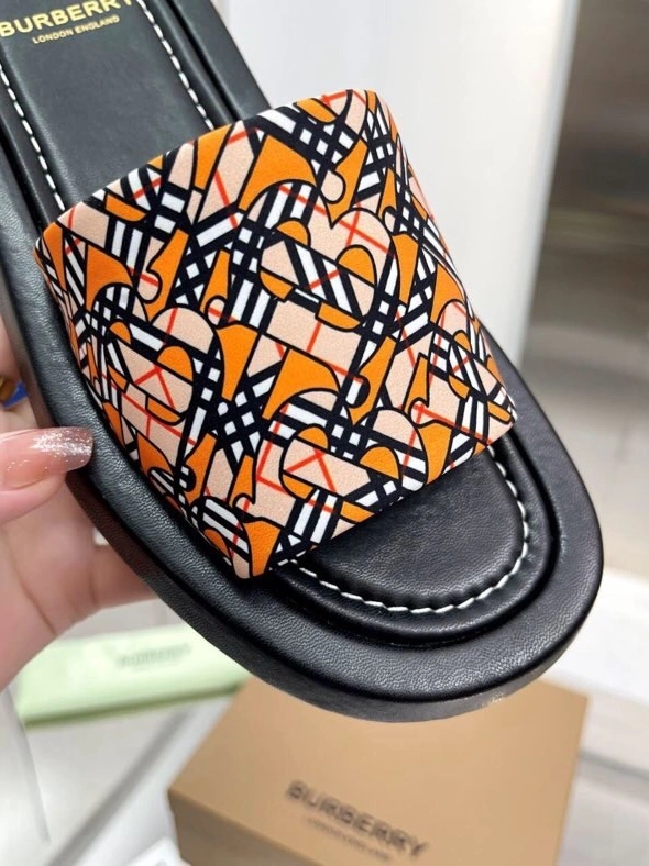 Trendsetting Bxrbxrry Slippers 114943
