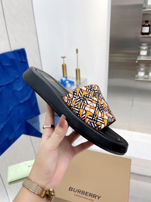 Trendsetting Bxrbxrry Slippers 114943