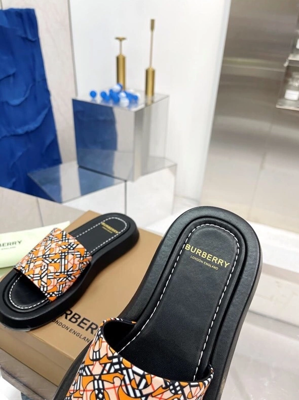 Trendsetting Bxrbxrry Slippers 114943