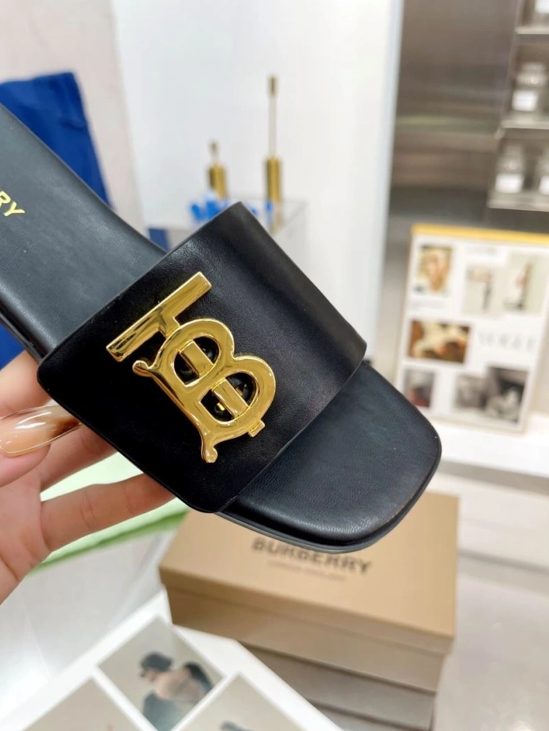Affordable Bxrbxrry Slippers 114940