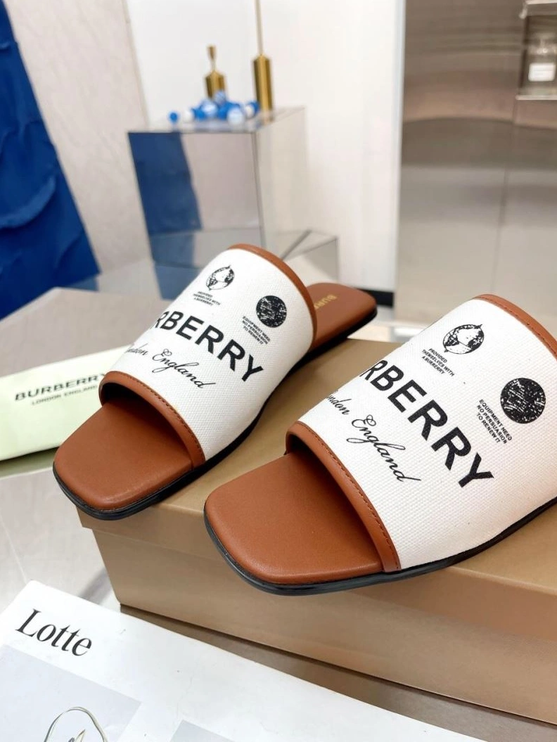 Bxrbxrry Slippers WellDesigned 114938