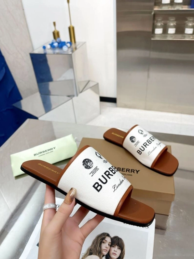 Bxrbxrry Slippers WellDesigned 114938