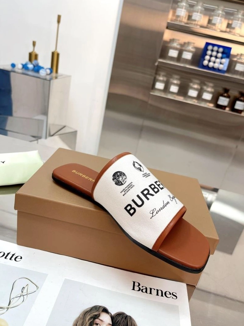 Bxrbxrry Slippers WellDesigned 114938