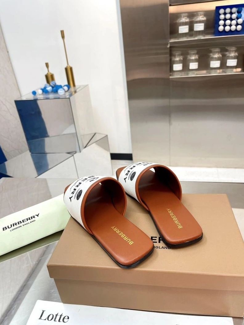 Bxrbxrry Slippers WellDesigned 114938