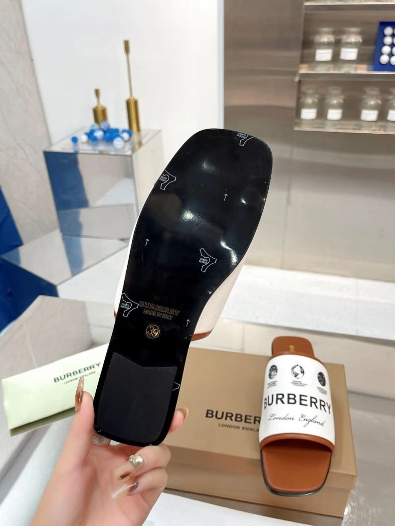 Bxrbxrry Slippers WellDesigned 114938