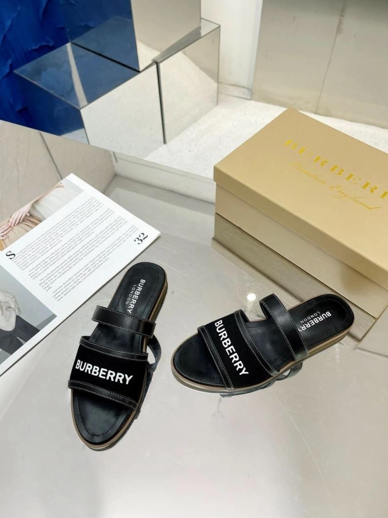 Versatile Bxrbxrry Slippers 114936