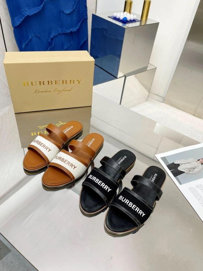 Versatile Bxrbxrry Slippers 114936
