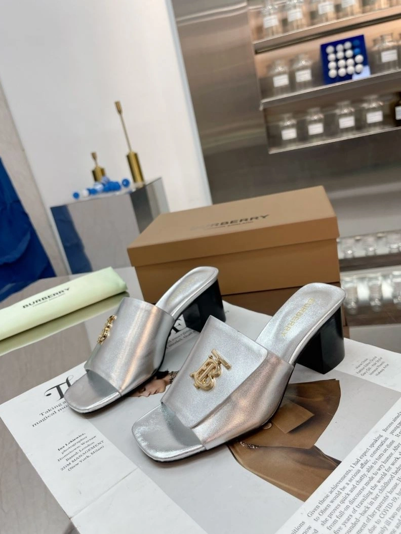 Minimalist Bxrbxrry Slippers 114929