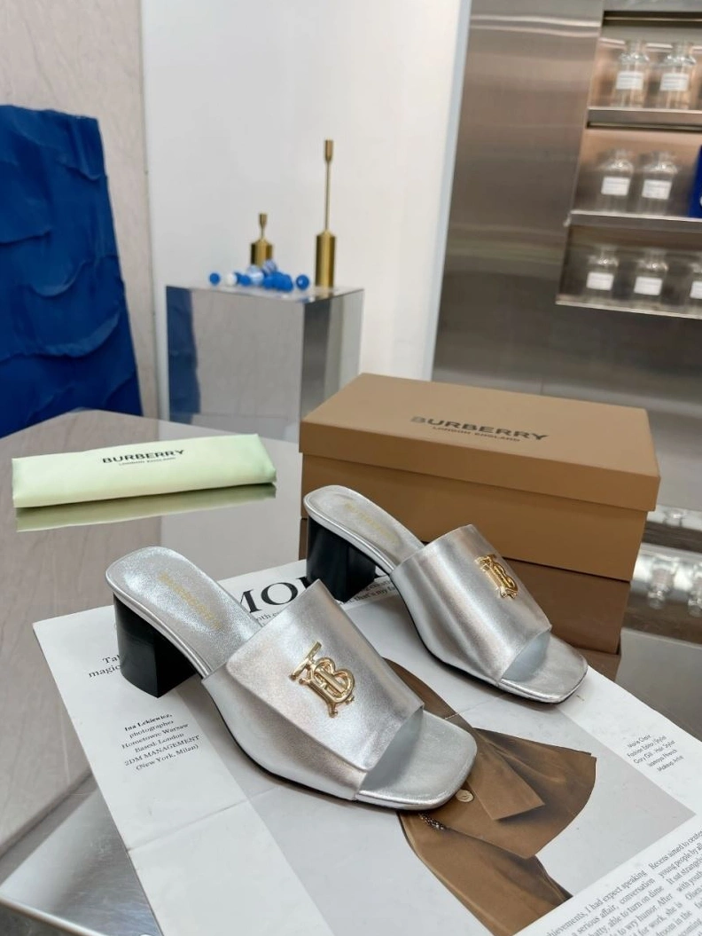 Minimalist Bxrbxrry Slippers 114929