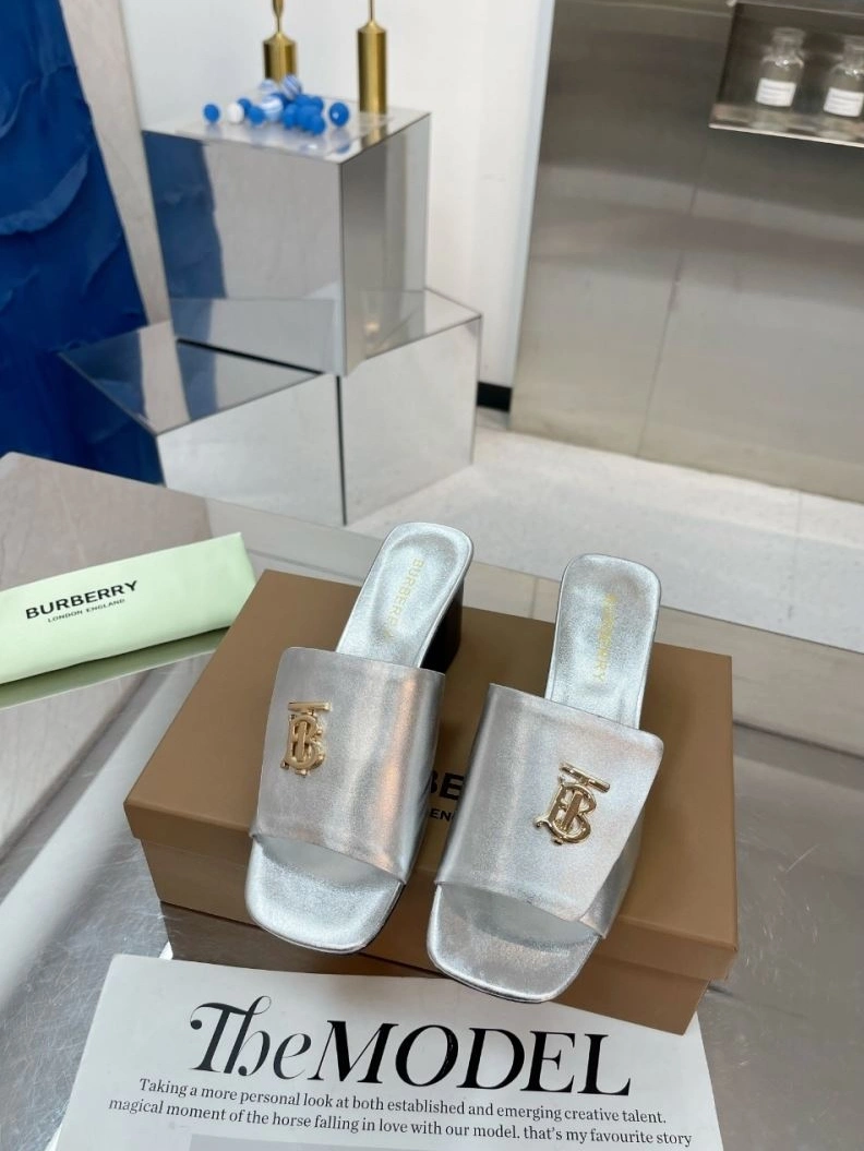 Minimalist Bxrbxrry Slippers 114929